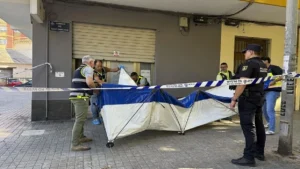 Joven se entrega a la policía tras confesar el asesinato de un logopeda en España